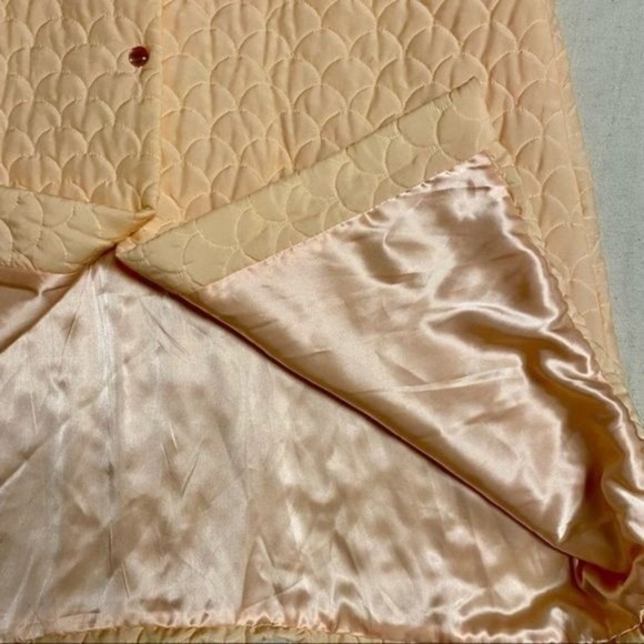 Barbizon Recollection Quilt Robe - Picture 7 of 10